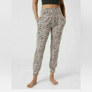 NWOT Salutation Textured Jogger